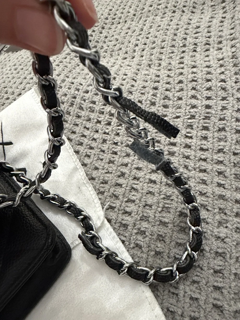 Black Quilted Chain Shoulder Bag - Luxury-Inspired Women's Crossbody - Picture 2 of 7